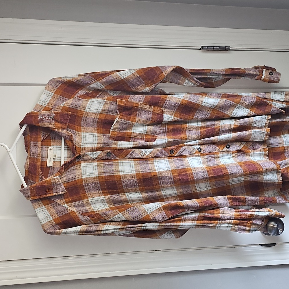 Womens medium oversized Gilded Intent flannel top. GREAT FOR FALL!!